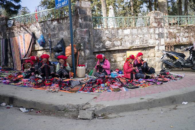 Red Dao women embroidering