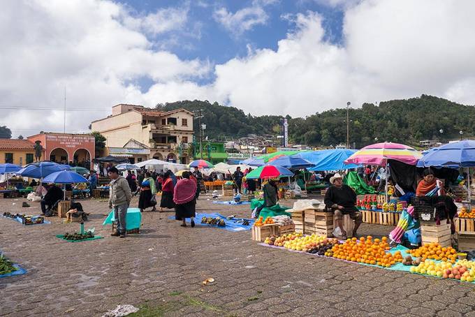 The Sunday market at Chamula