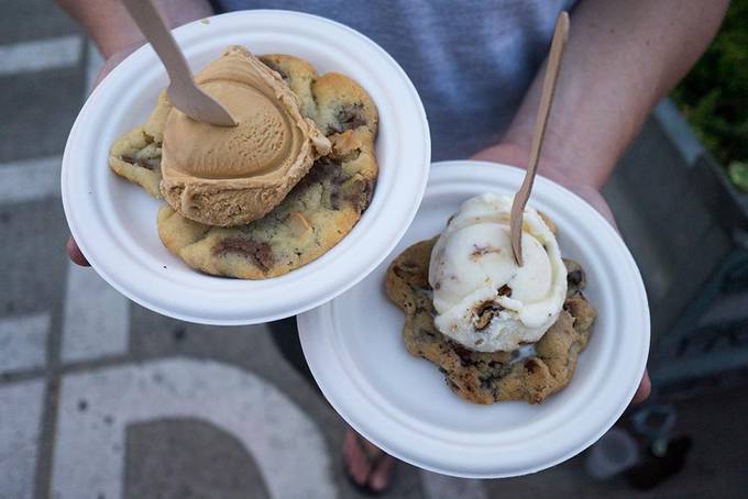 Ice cream and cookies for dessert