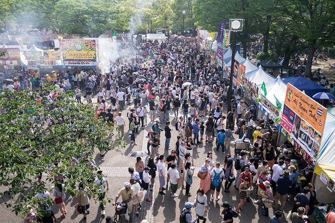 People celebrating the Cinco de Mayo festival